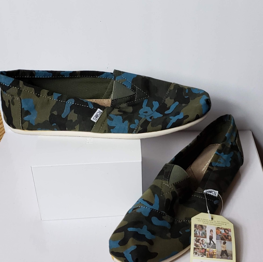 Tom's army print shoes
